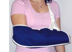 REGGIBRACCIO SEMPLICE MISURA MEDIA. CONSENTE L'IMMOBILIZZAZIONE IN POSIZIONE CORRETTA DEL BRACCIO NEI CASI DI SLOGATURE, TRAUMI ED INGESSATURE - Farmacia Nuova Dr.ssa Gabriella Catellani